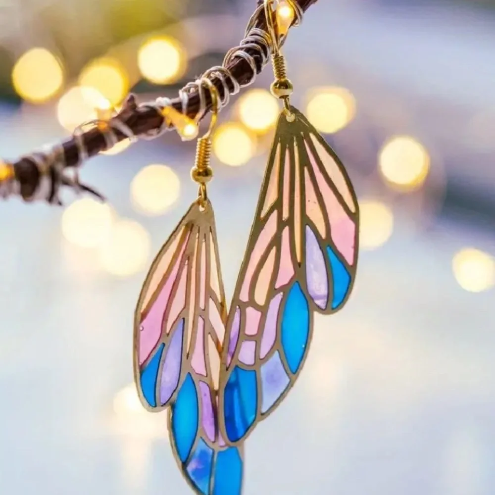 🎉Host Pick🎉NWT! Beautiful Colorful Dragonfly Pierced Earrings w/ Gold Outline!